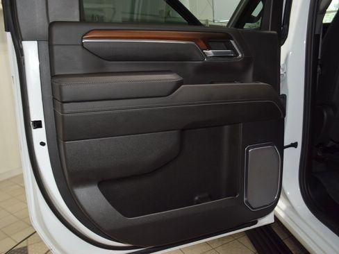 Used 2024 GMC Sierra 3500 Denali w/ Denali Reserve Package image 48