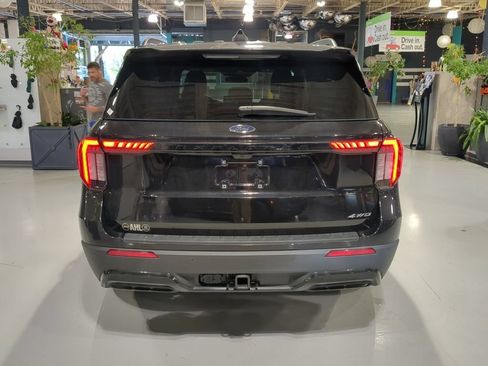 Used 2025 Ford Explorer ST-Line w/ ST-Line Street Pack AWD/4WD image 9