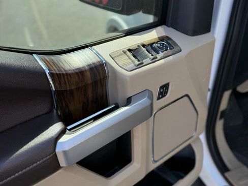 Used 2019 Ford F150 Lariat image 8