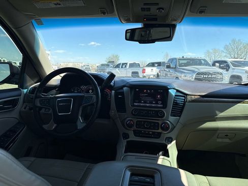 Used 2015 GMC Yukon Denali w/ Premium Package AWD/4WD image 23