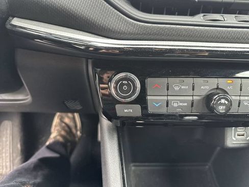 Used 2025 Jeep Compass Trailhawk w/ Trailer Tow Group AWD/4WD image 14