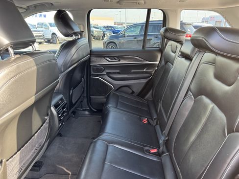 Used 2022 Jeep Grand Cherokee Limited image 35