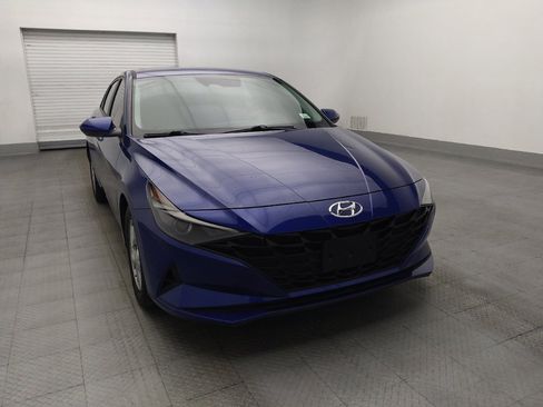 Used 2021 Hyundai Elantra SE FWD image 14
