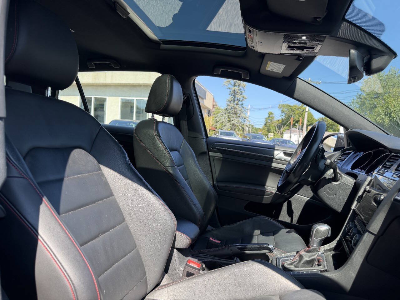 Used 2019 Volkswagen GTI Autobahn FWD image 29