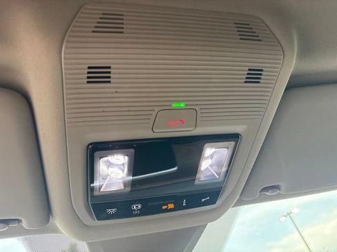 Used 2025 Volkswagen Atlas SE FWD image 38
