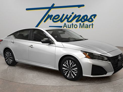 Used 2024 Nissan Altima 2.5 SV FWD image 1