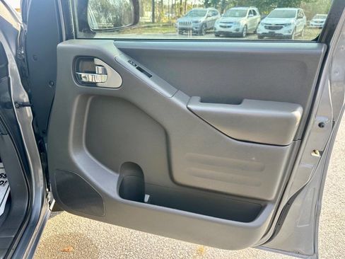 Used 2021 Nissan Frontier SV image 15