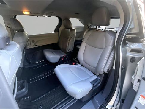Certified 2023 Toyota Sienna XLE FWD image 21