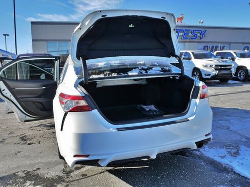 Used 2020 Toyota Camry SE image 15