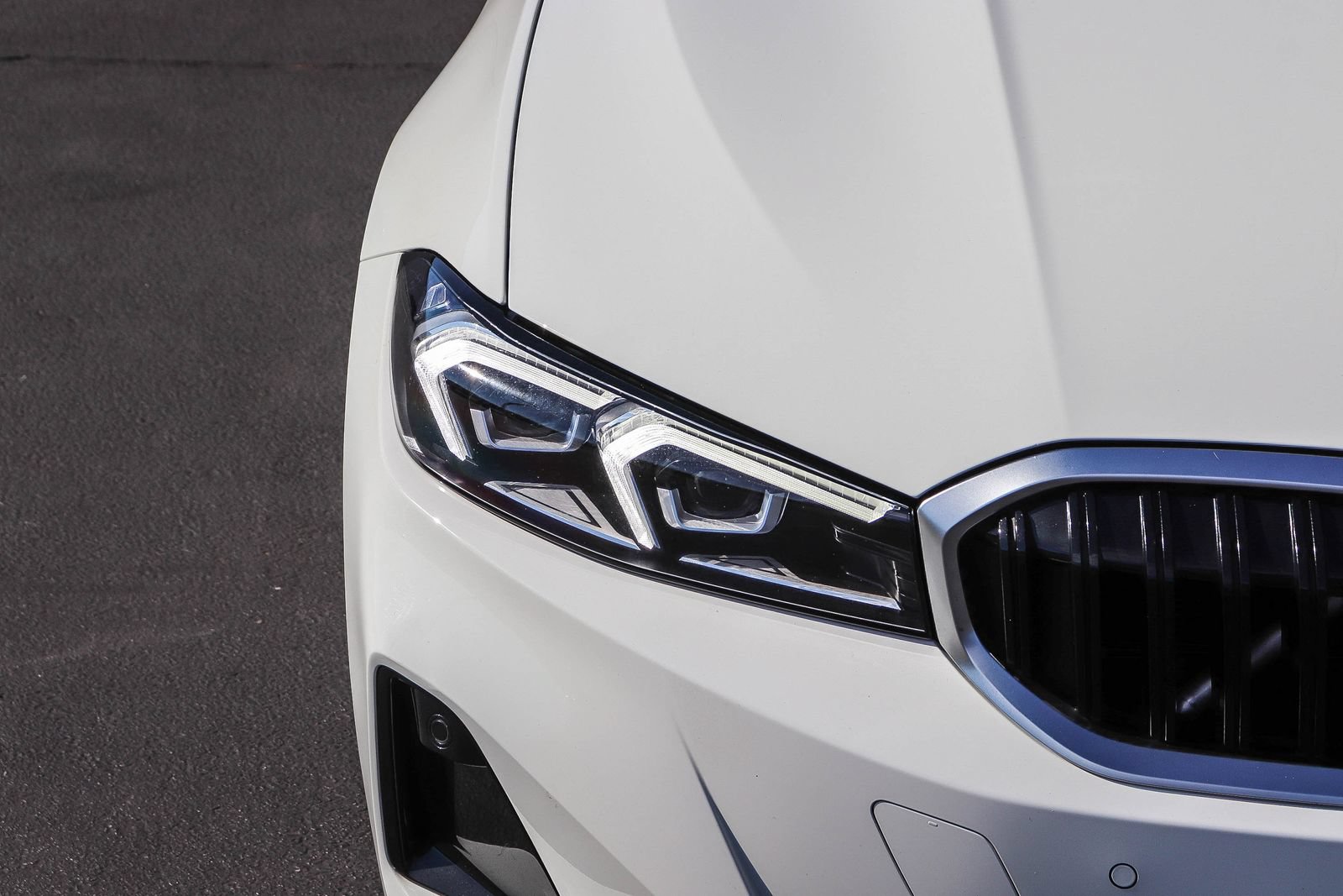 Used 2023 BMW 330e w/ Premium Package RWD image 12