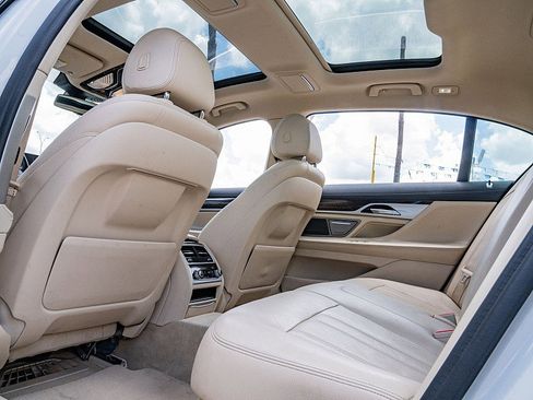 Used 2019 BMW 740i RWD image 17