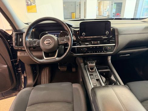 Used 2025 Nissan Pathfinder SV FWD image 36