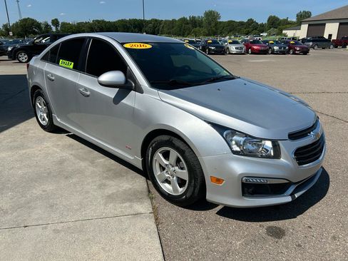 Used 2016 Chevrolet Cruze LT FWD image 3