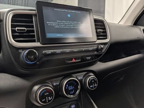 Used 2020 Hyundai Venue SEL FWD image 22