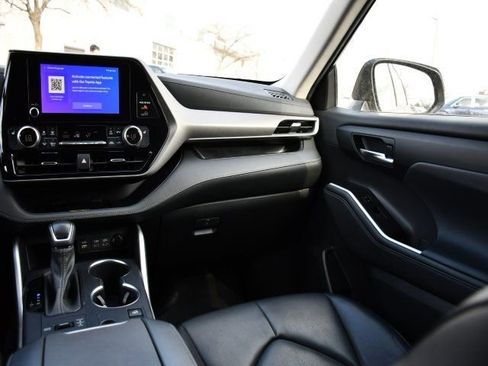 Used 2023 Toyota Highlander XLE image 20