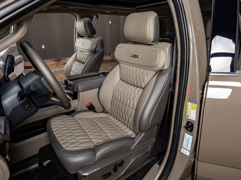 Used 2026 Ford F450 Platinum w/ Platinum Plus Package image 28