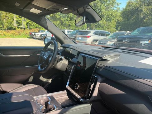 Used 2025 GMC Acadia Elevation w/ Elevation Premium Package AWD/4WD image 15