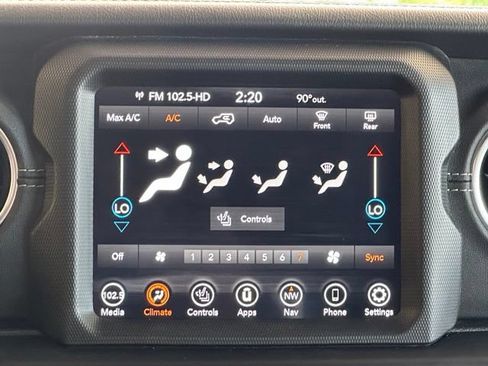 Used 2022 Jeep Wrangler Unlimited Sahara w/ LED Lighting Group AWD/4WD image 15