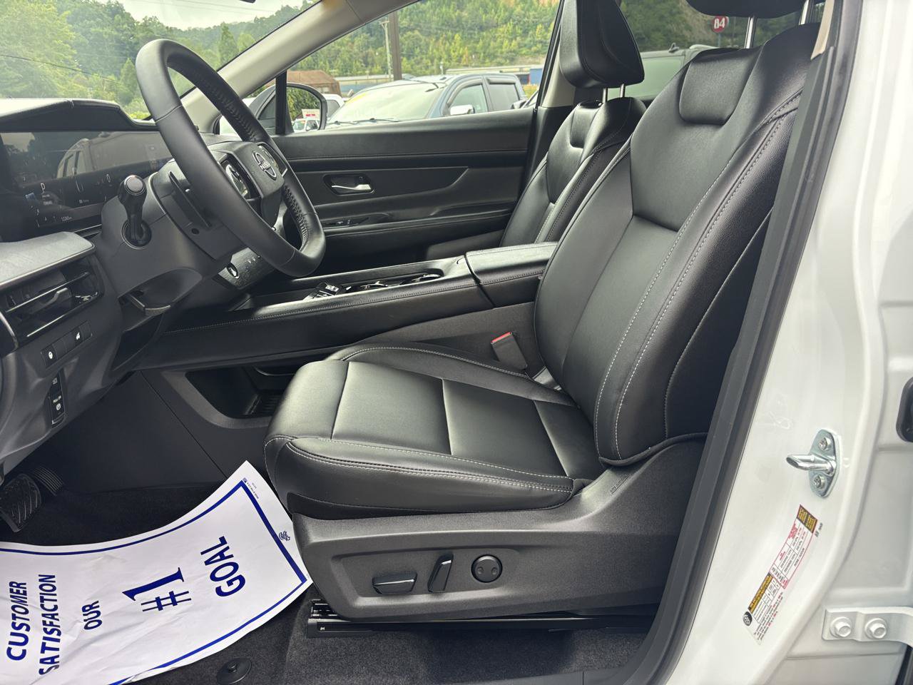 Used 2025 Nissan Murano SV AWD/4WD image 9