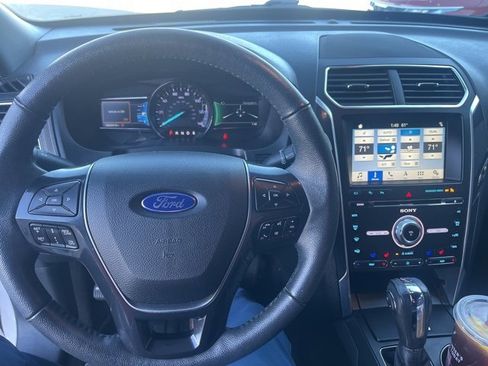 Used 2018 Ford Explorer Limited w/ Equipment Group 301A image 7