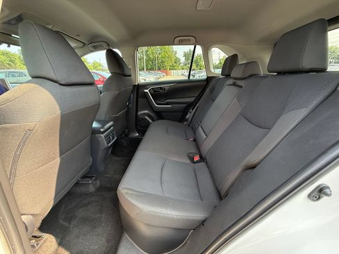 Used 2025 Toyota RAV4 LE AWD/4WD image 22