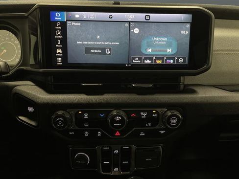 Used 2024 Jeep Gladiator Sport image 7