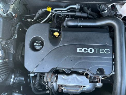 Used 2020 Chevrolet Equinox LS w/ LPO, Roadside Safety Package image 10