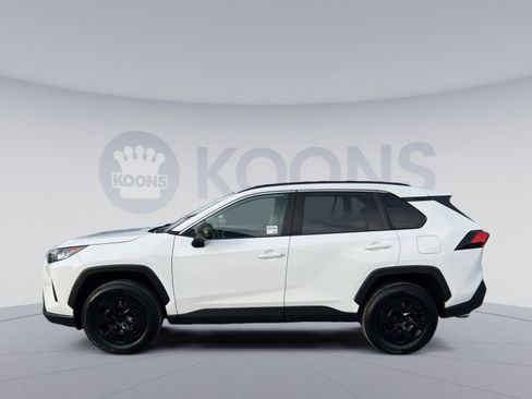 Used 2021 Toyota RAV4 LE image 2