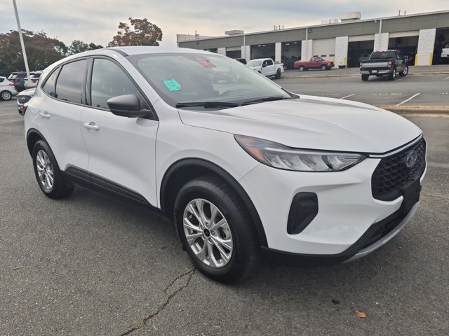 Certified 2026 Ford Escape Active w/ Cold Weather Package AWD/4WD image 2