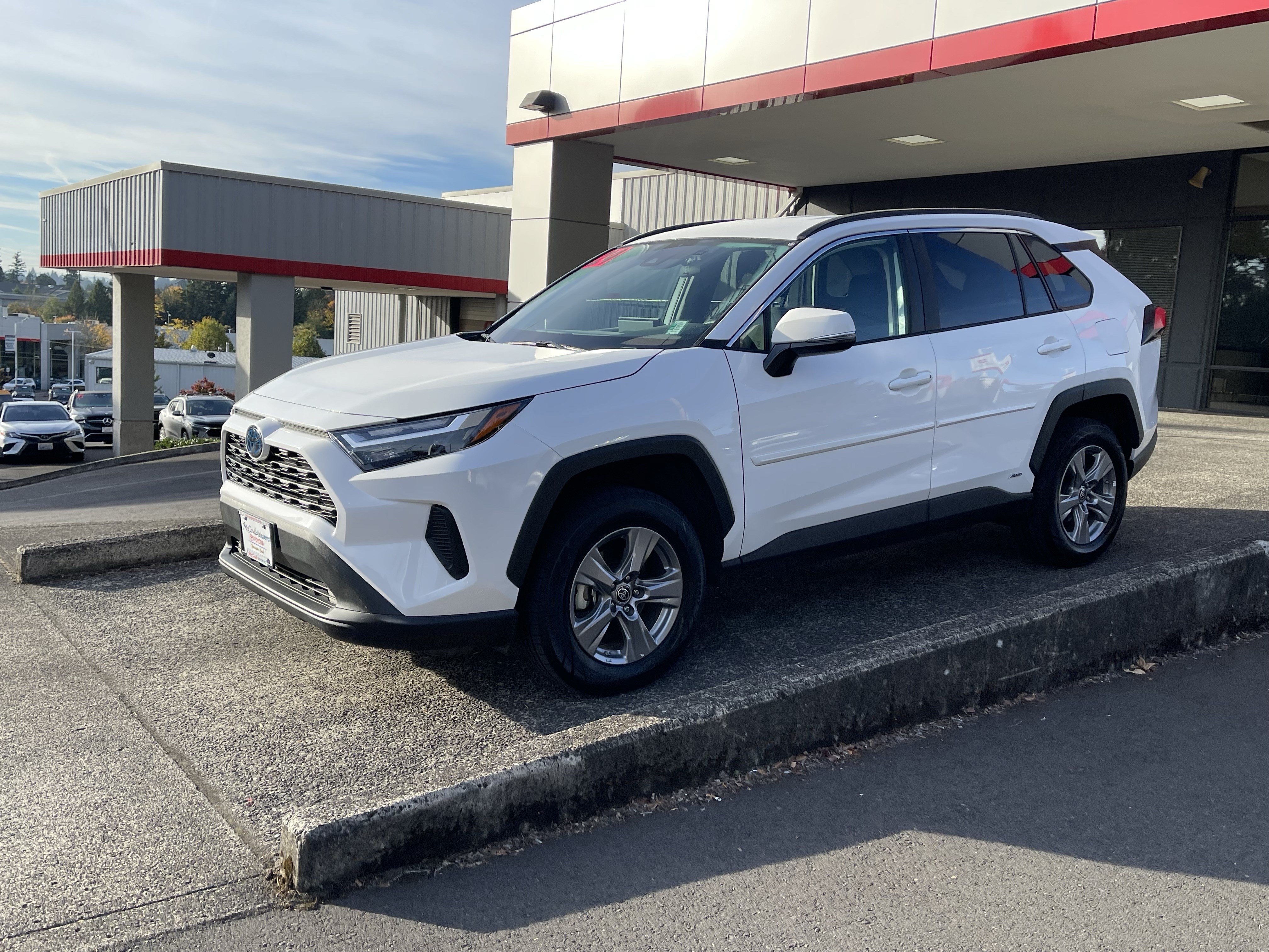 Certified 2024 Toyota RAV4 LE AWD/4WD image 4