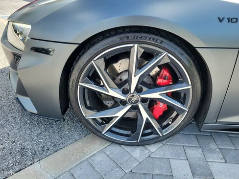 Used 2022 Audi R8 V10 w/ Carbon Exterior Package RWD image 12