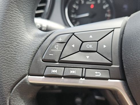 Used 2018 Nissan Rogue S FWD image 12