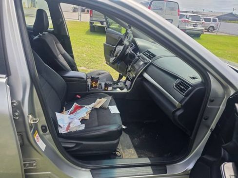Used 2017 Toyota Camry SE FWD image 29