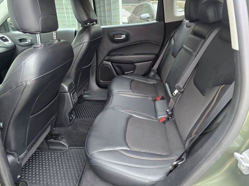 Used 2017 Jeep Compass Latitude w/ Popular Equipment Group FWD image 17