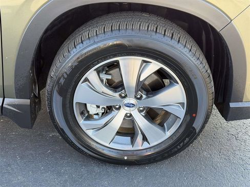 Used 2025 Subaru Ascent Premium image 9