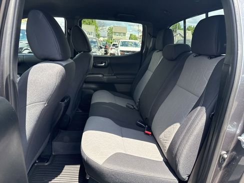 Used 2021 Toyota Tacoma TRD Off-Road w/ Technology Package AWD/4WD image 17