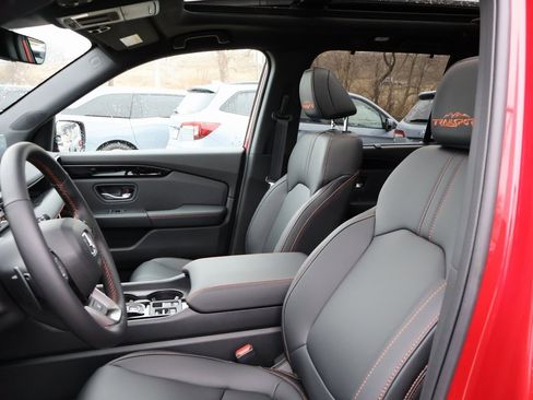 New 2025 Honda Pilot TrailSport image 24