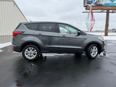 Used 2019 Ford Escape SE image 9