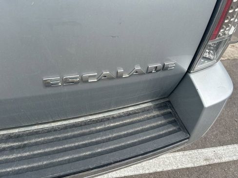 Used 2012 Cadillac Escalade ESV Premium AWD/4WD image 9