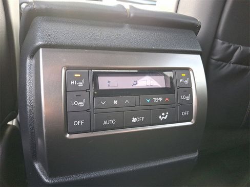 Used 2022 Lexus GX 460 Premium w/ Premium Package image 12