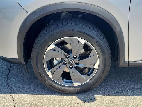 Used 2024 Nissan Rogue SV AWD/4WD image 24