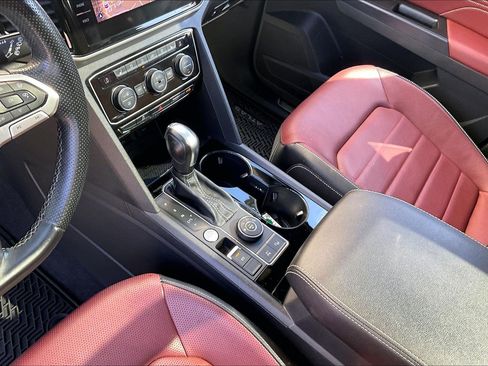 Certified 2021 Volkswagen Atlas Cross Sport SEL Premium R-Line image 17