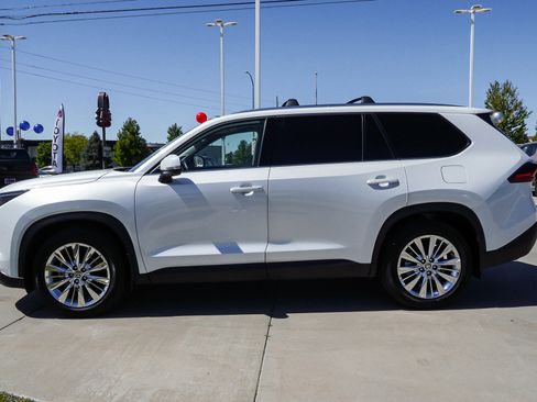 Certified 2025 Toyota Grand Highlander AWD image 5