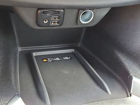 Used 2024 Chevrolet Traverse RS FWD image 50
