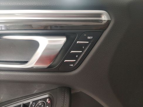 Used 2018 Porsche Macan image 24