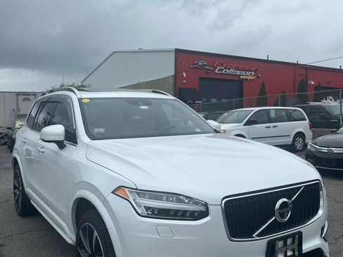 Used 2018 Volvo XC90 T6 Momentum w/ Convenience Package AWD/4WD image 3