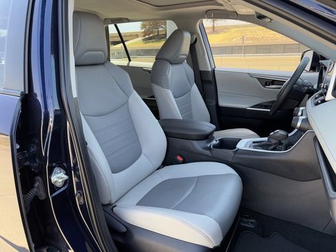 Used 2025 Toyota RAV4 XLE Premium FWD image 29