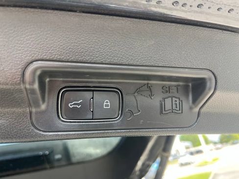 Used 2022 Ford Explorer XLT w/ Equipment Group 202A RWD image 6
