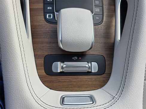 Used 2025 Mercedes-Benz GLS 450 4MATIC image 29