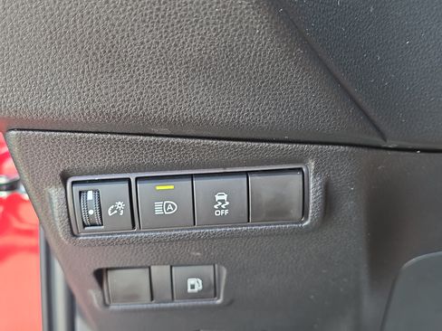 Used 2025 Toyota Corolla Cross AWD Hybrid w/ Moonroof Package image 28